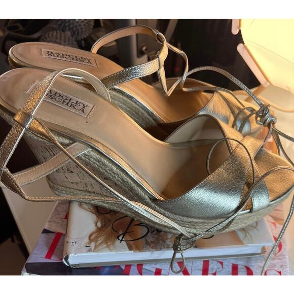 Badgley Mischka metallic gold wedge sandals sz 10 - Picture 4 of 16